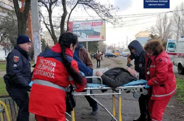 В Одессе спасли мужчину Фото: Патрульная полиция 