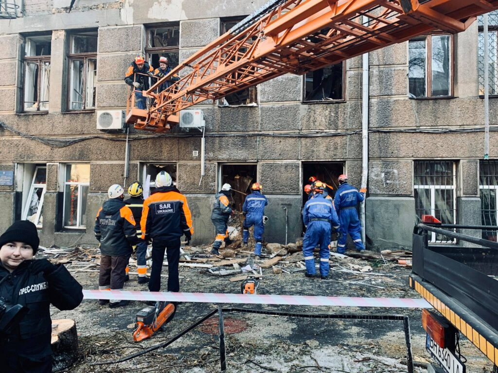 Поисково-спасательная операция в Одессе на Троицкой  началась Фото: Максим Куцый 