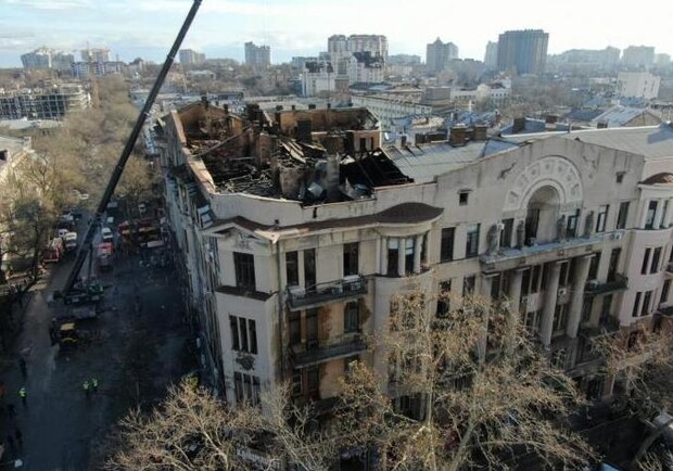 Спасатели уже разобрали более 600 кубометров завалов в доме на Троицкой Фото: Думская 
