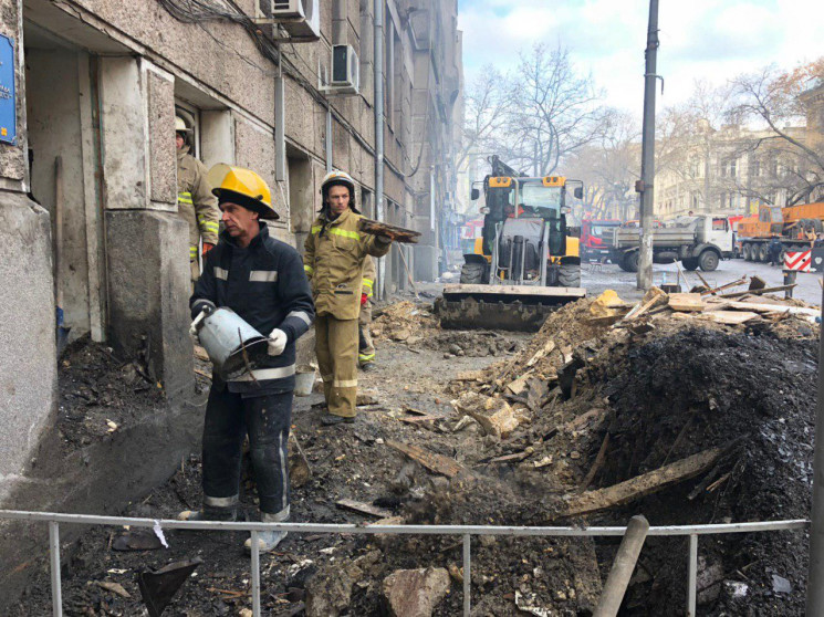 Спасатели достали из под завалов на Троицкой еще два тела