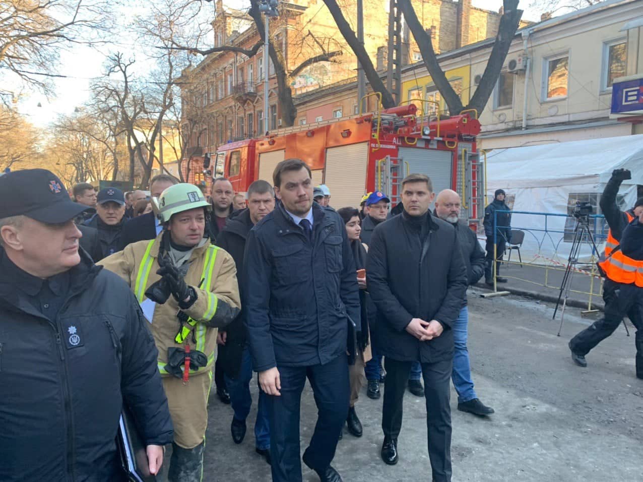 Алексей Гончарук посетил место трагического пожара. Фото: пресс-служба ОГА
