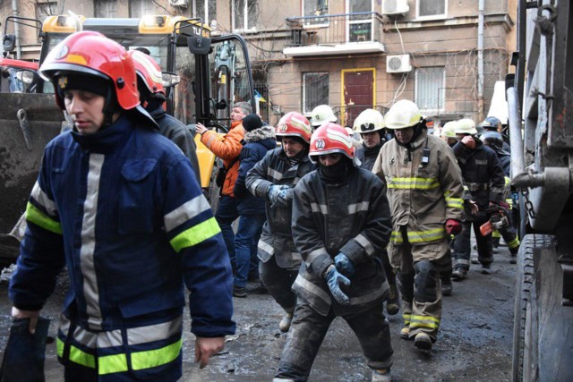 9 декабря в сгоревшем здании на Троицкой нашли еще два трупа. Фото: od.dsns.gov.ua
