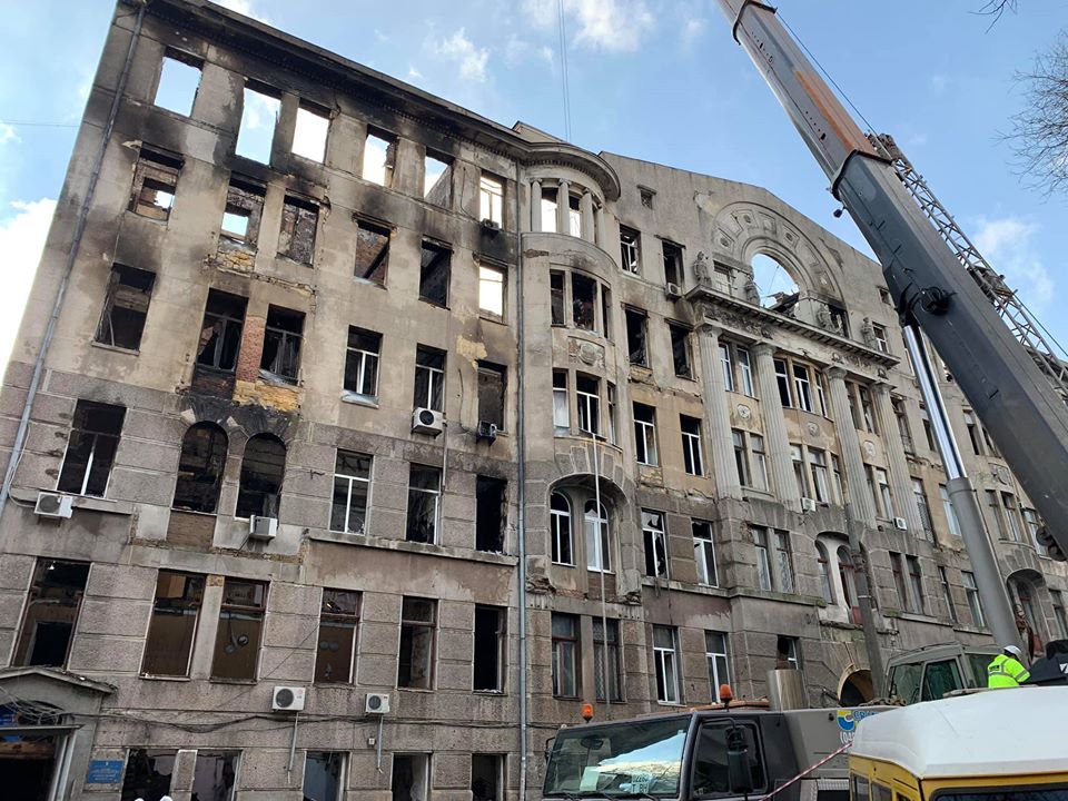 В горевшем здании на Троицкой угроза обвала стен. Фото: Максим Куцый