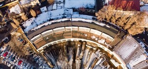 Похоже на инопланетную постройку: как выглядит ремонтное депо с высоты птичьего полета