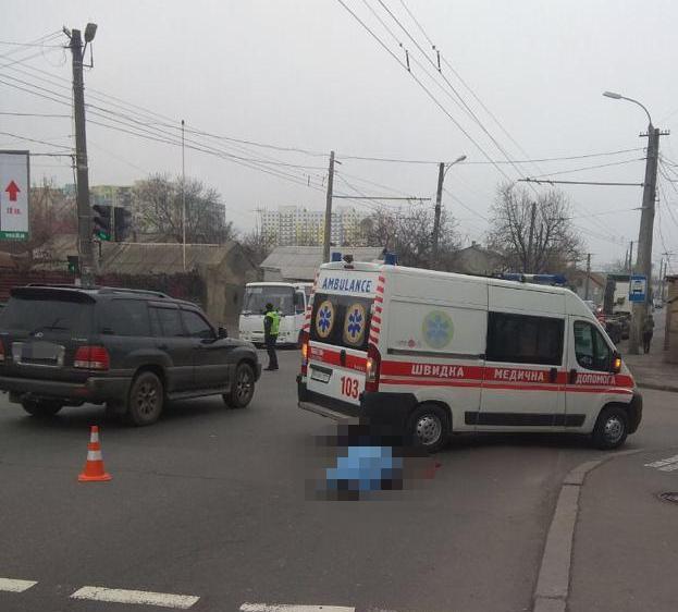 На Грушевского грузовик насмерть сбил мужчину Фото: Нацполиция 