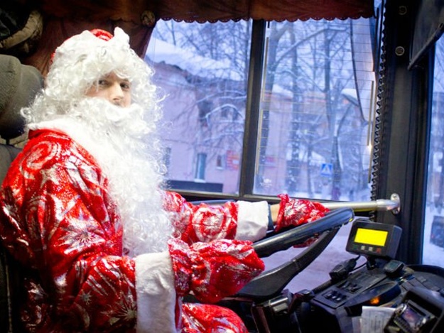 Как будет работать общественный транспорт в новогоднюю ночь в Одессе  Фото: Vgorode