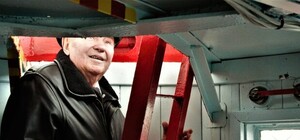 И все еще работает: смотрителю Одесского маяка исполнилось 86 лет