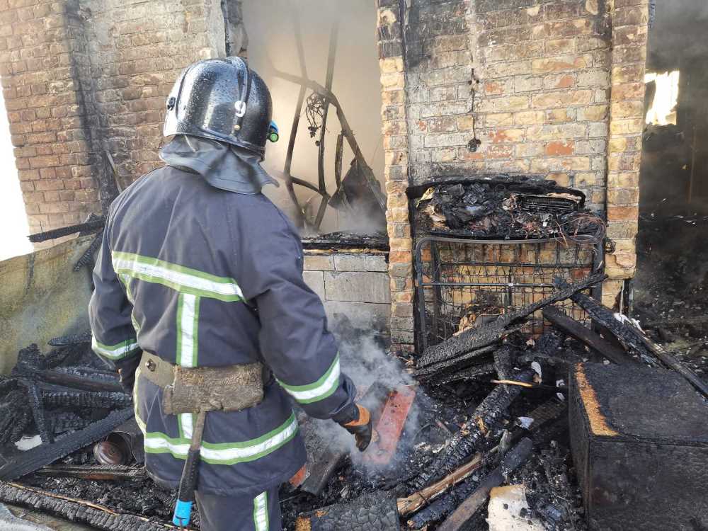 19 декабря в Узком переулке горел частный дом. Фото: ГСЧС