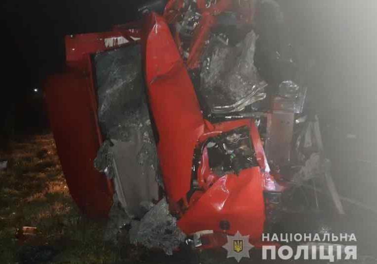 В Одесской области микроавтобус сбил пешехода и врезался в автомобиль на встречке Фото: Нацполиция 