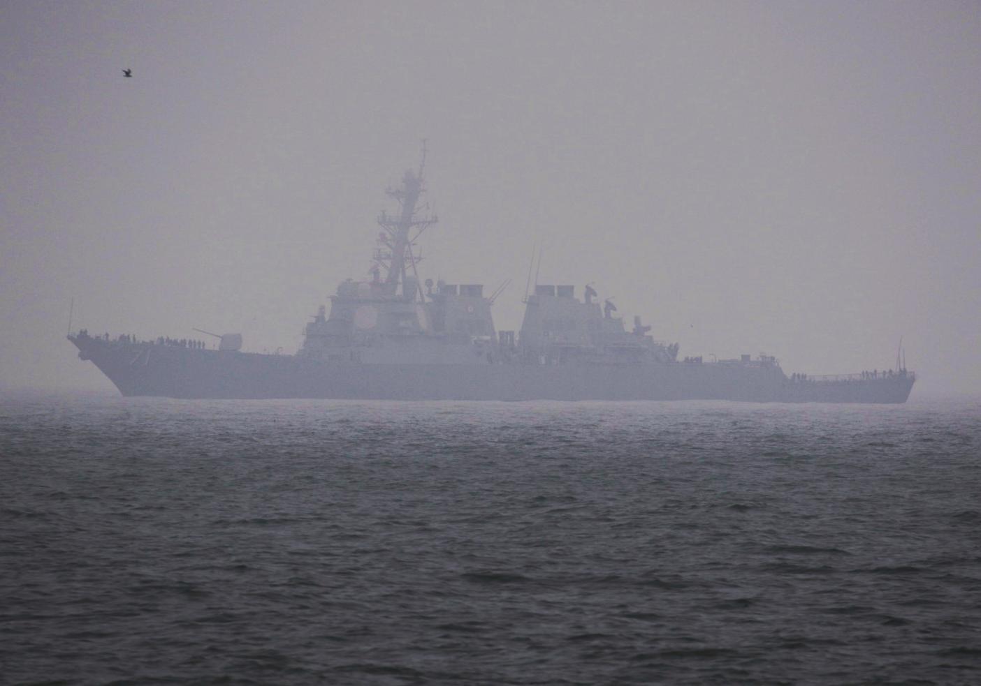 24 декабря в Одессу зашел американский ракетный эсминец. Фото: Думская