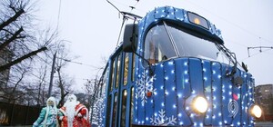 Песни, танцы и колядки: 27 декабря на Подоле будет ездить необычный трамвай