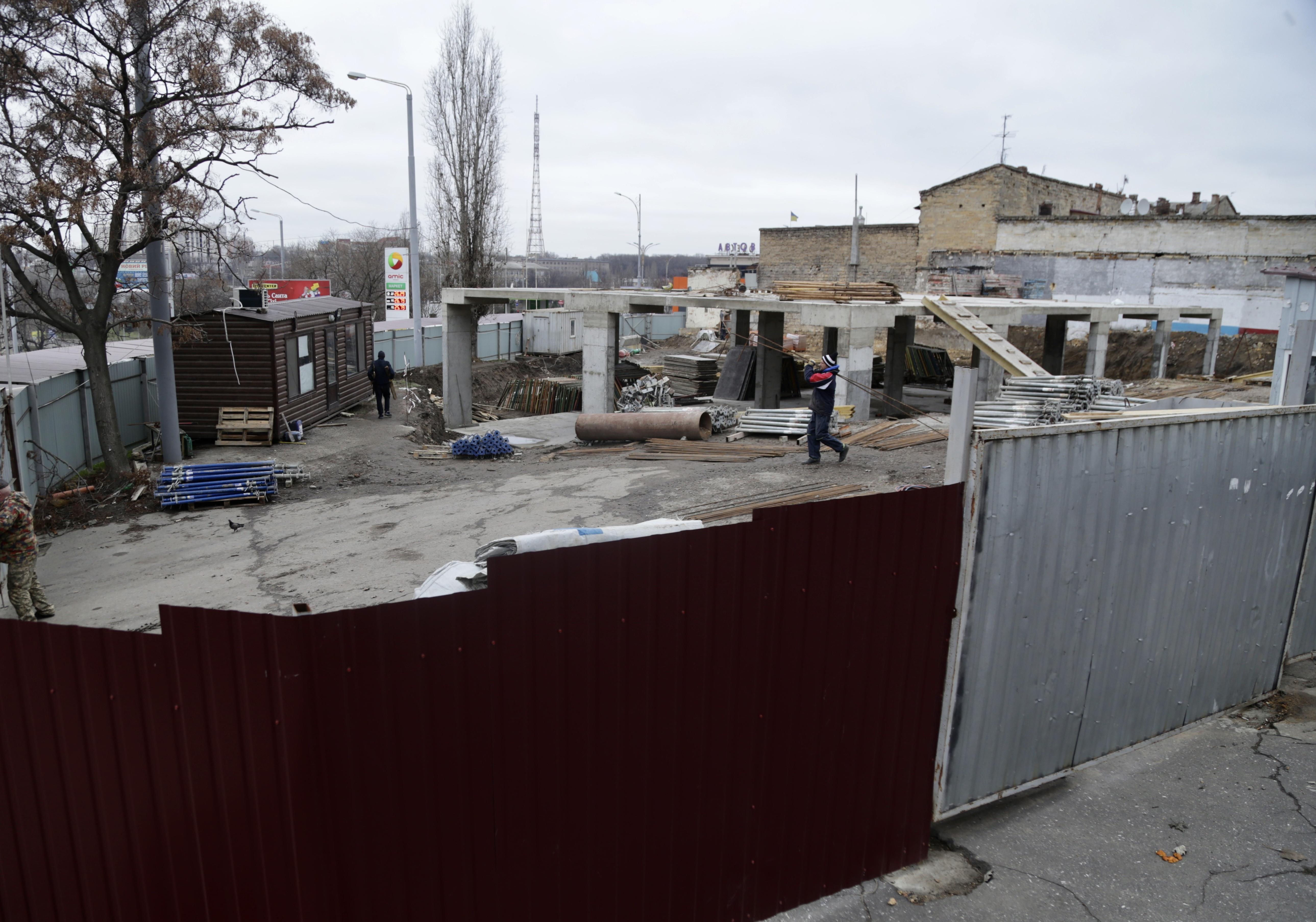 На Молдаванке при строительства Макдональса рухнула стена соседнего дома Фото: УСИ