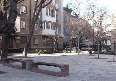 Как преобразился сквер в переулке Вице-адмирала Жукова. Фото: Первый городской