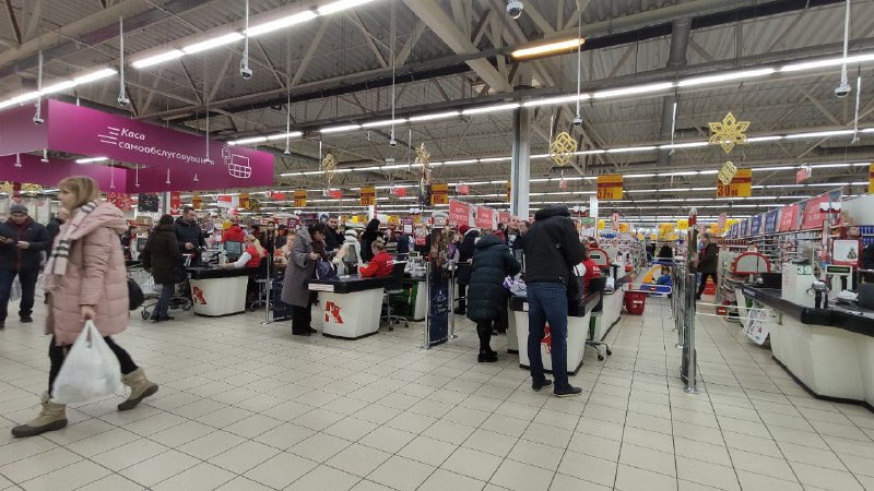 Закончились салаты: в супермаркетах Запорожья огромные очереди