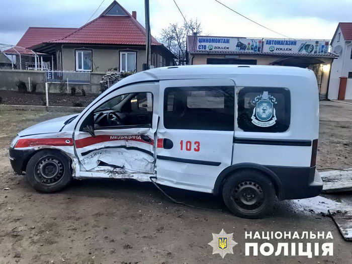 В Одесской области в ДТП погиб водитель скорой помощи, а виновник аварии сбежал Фото: Нацполиция