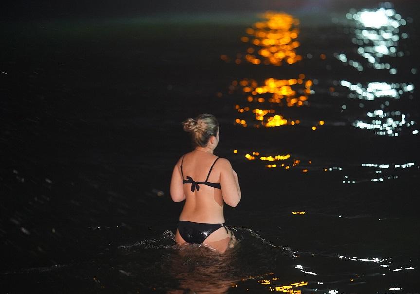 Как прошли ночные крещенские купания на Ланжероне. Фото: "Таймер"