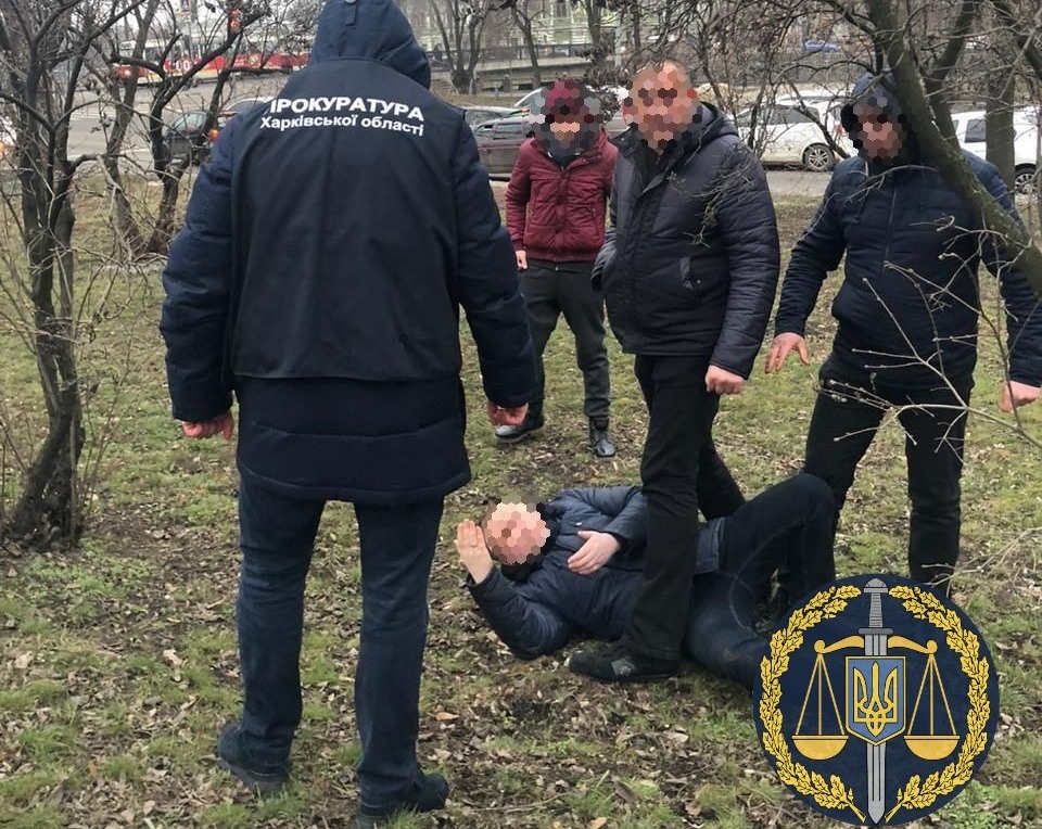 Погоня и деньги в окно: в центре Харькова ловили подполковника полиции