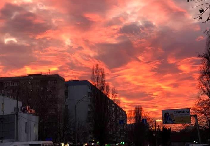 22 января над Одессой наблюдали яркий закат. Фото: Татьяна Воробьева