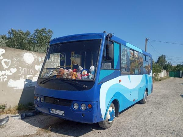 В городе под Одессой ездит маршрутка, забитая игрушками  Фото: Пассажирский транспорт 