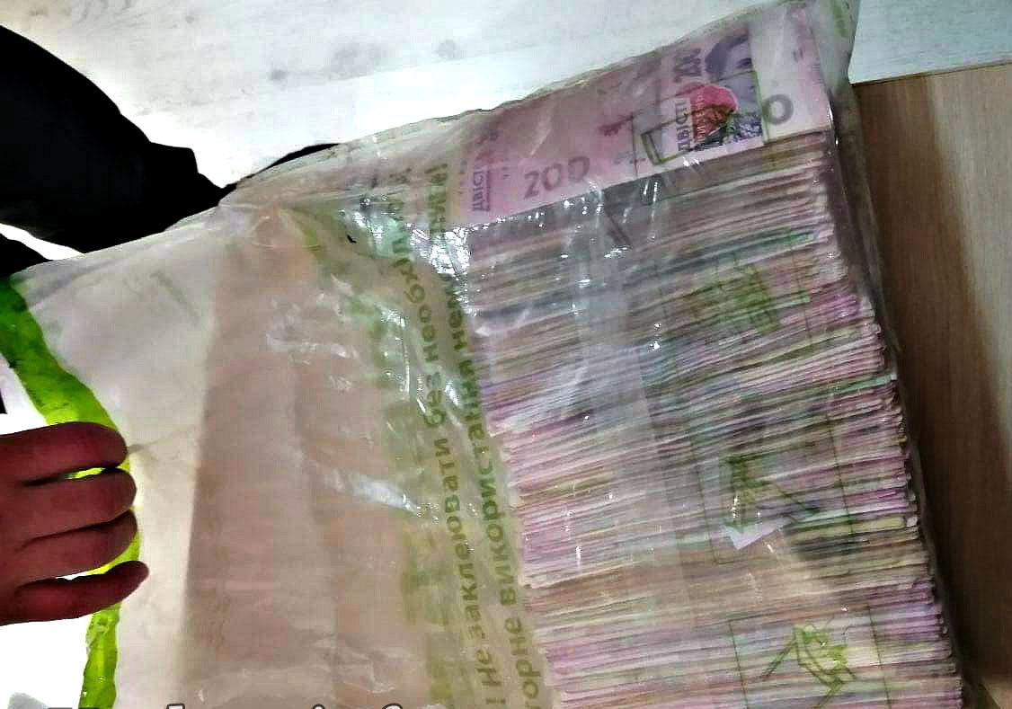 В Южном мужчина нашел крупную сумму денег и принес ее в полицию Фото: “Yuzhny.info"