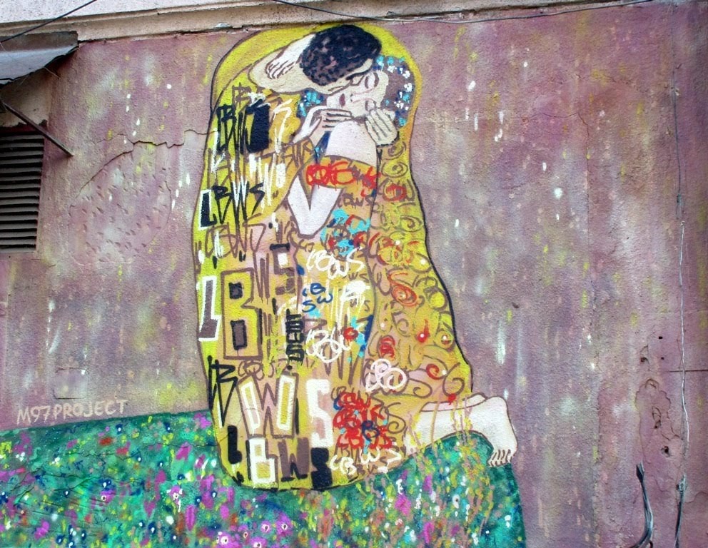 В Одессе на Торговой можно увидеть перерисовку известной картины Густава Климта Фото: Одесская жизнь