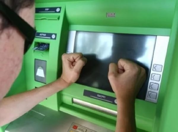На Добровольского появился странный банкомат