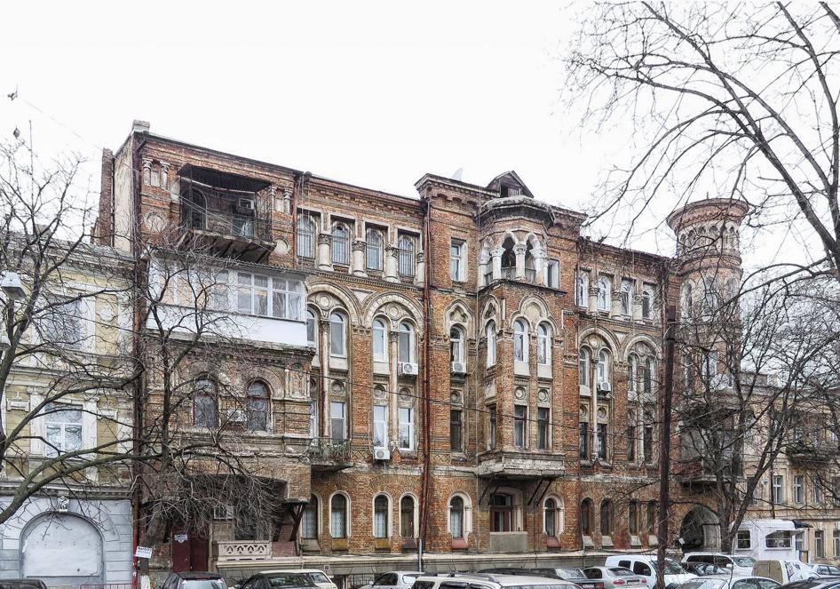 Дом Сигала на Спиридоновской портят металлопластиковыми окнами. Фото: Архитектура Одессы