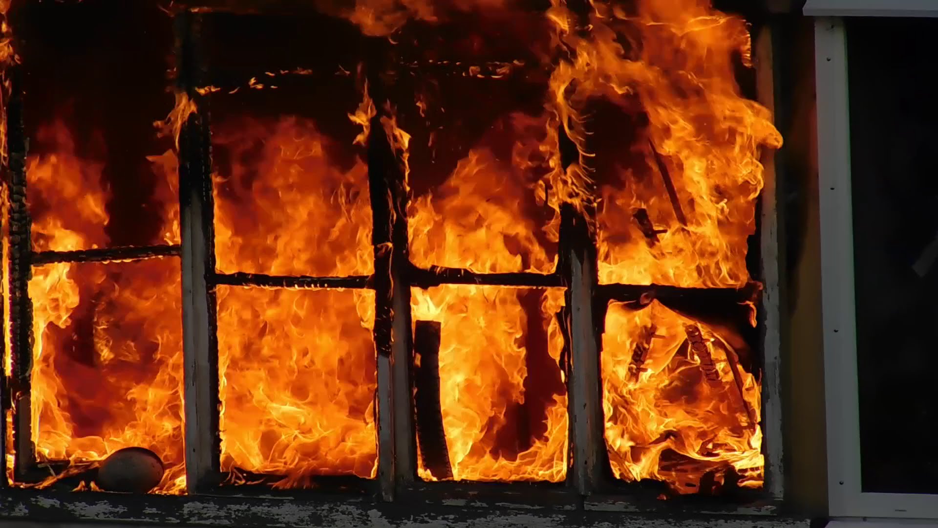 В Суворовском районе горела пятиэтажка: есть погибшие