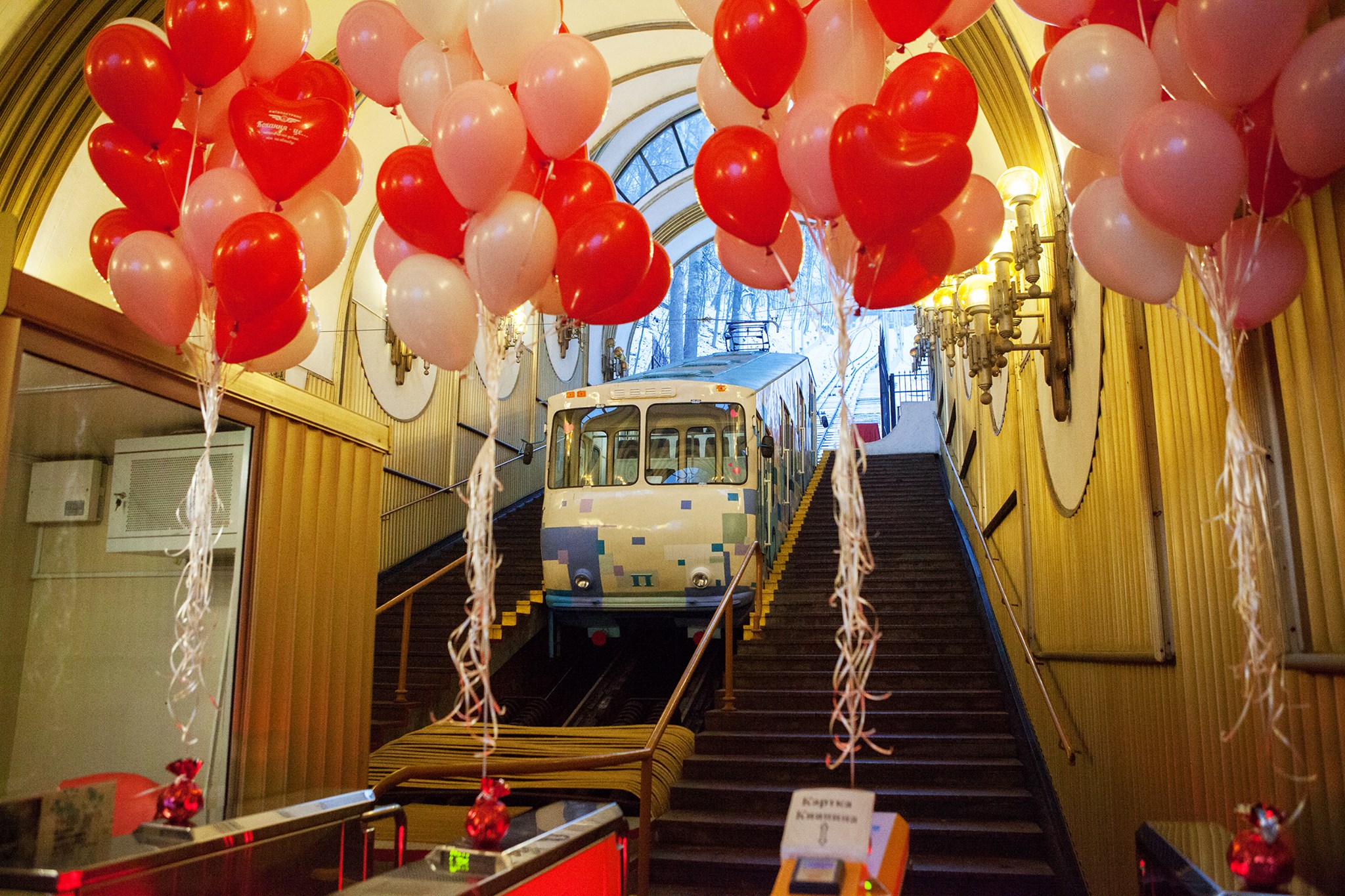 Приходи с парой: 14 февраля влюбленных прокатят на фуникулере бесплатно