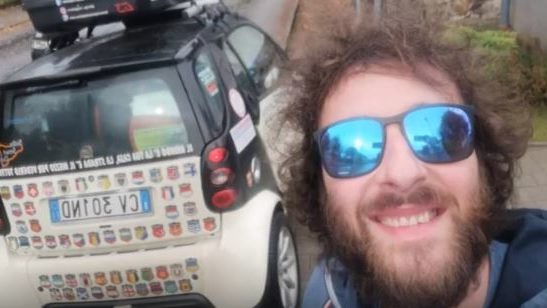 На машине по всему миру: в Запорожье побывал путешественник-одиночка из Италии (видео)