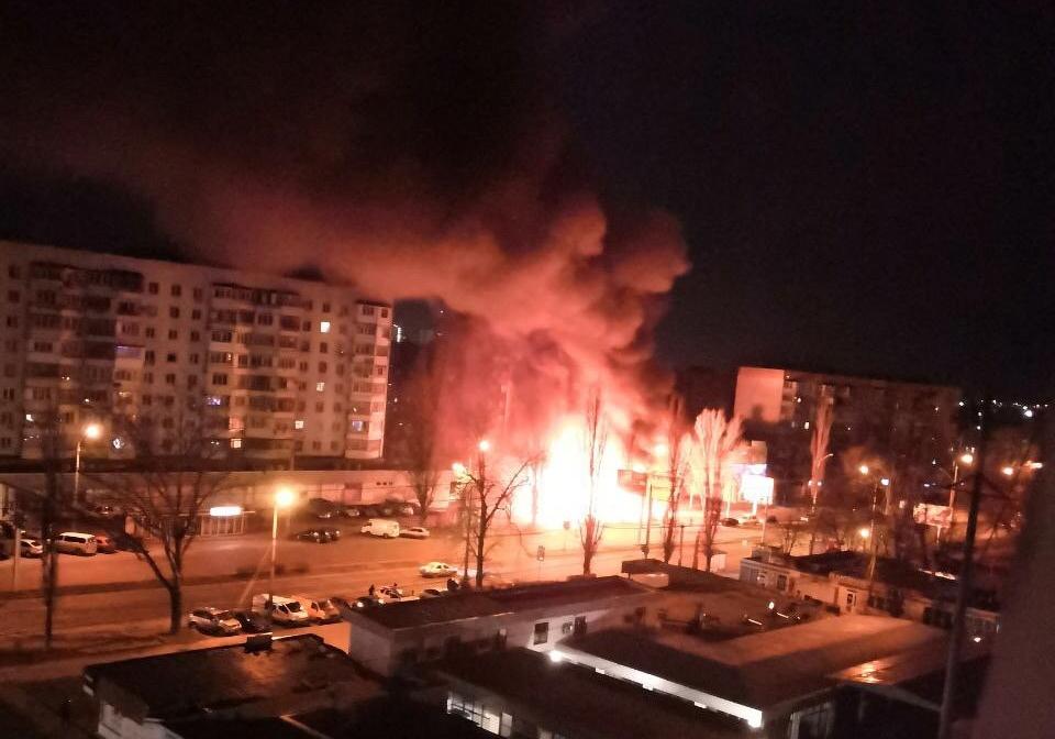 Ранним утром на Таирова сгорело кафе Фото: Одесса, как она есть