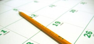 В Луганске боксировали, зажигали елку и оплакивали погибших