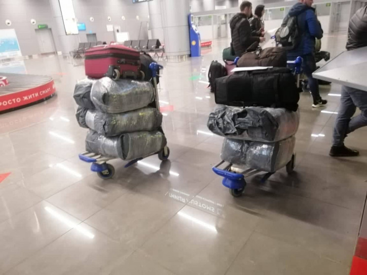 В Одесском аэропорту задержали пассажиров Фото: Одесская таможня 