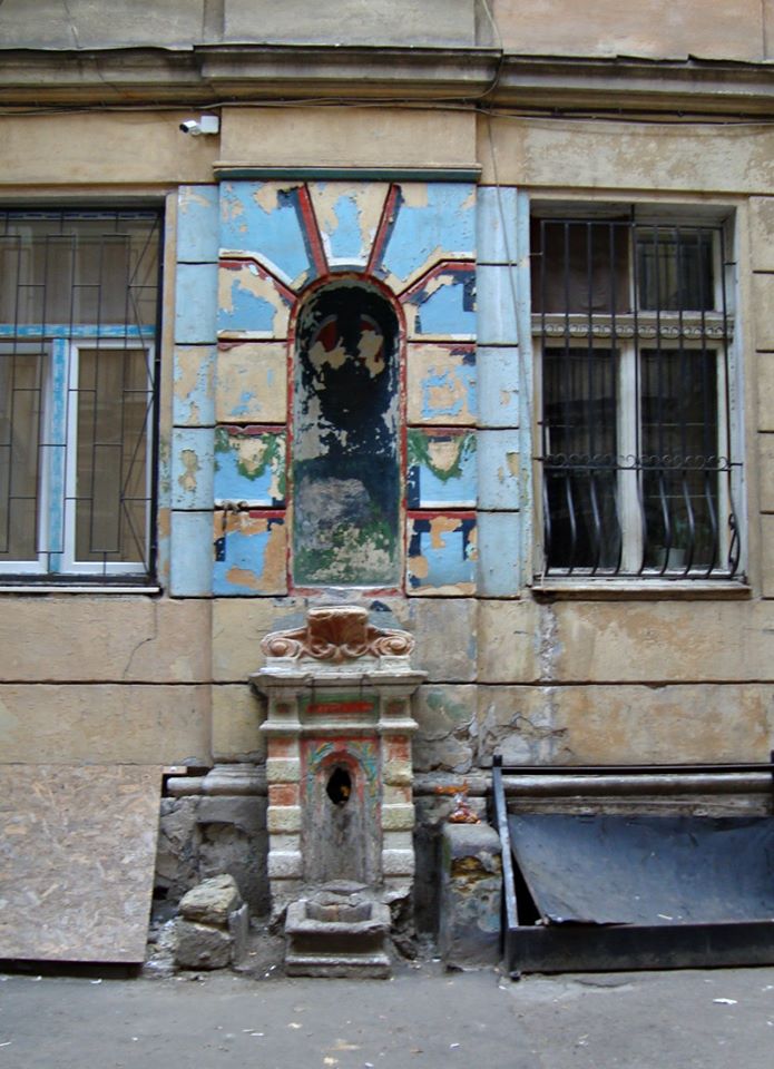 Старинный фонтан Фото: Дмитрий Жданов