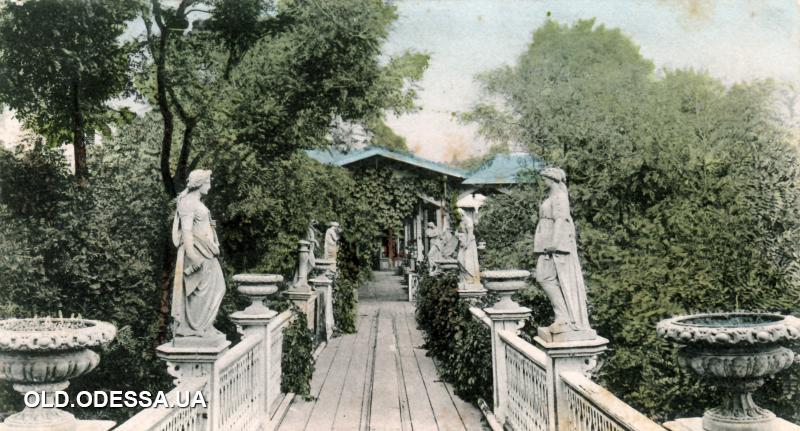 Оранжерея с памятниками. Увы, не сохранилась