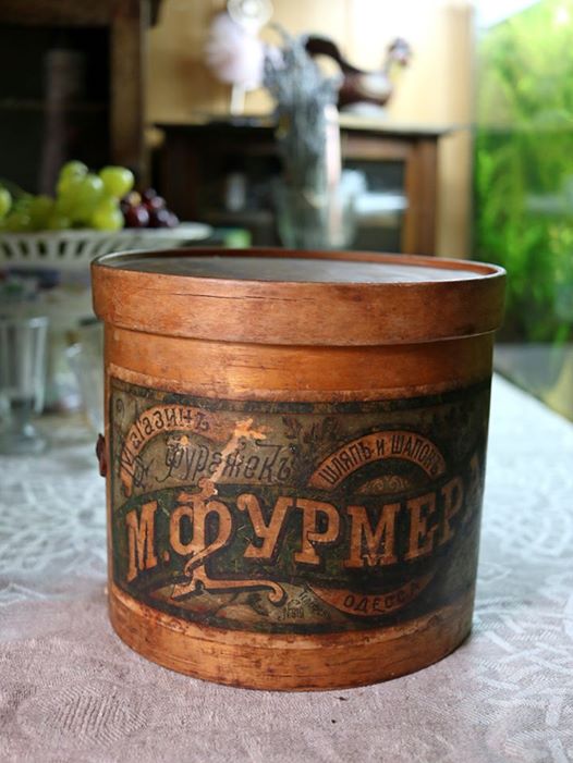 Старинный футляр для шляп