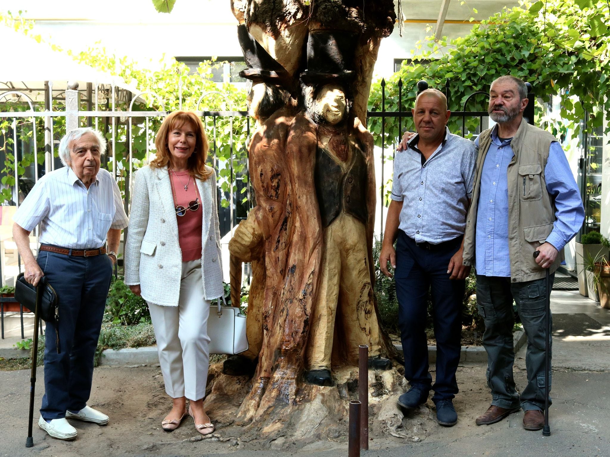 Скульптура из дерева в Одессе. Фото Натальи Евстратовой
