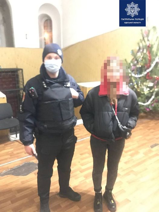 В Одессе вернули домо1 16-летнюю девочку. Фото: Патрульная полиция 