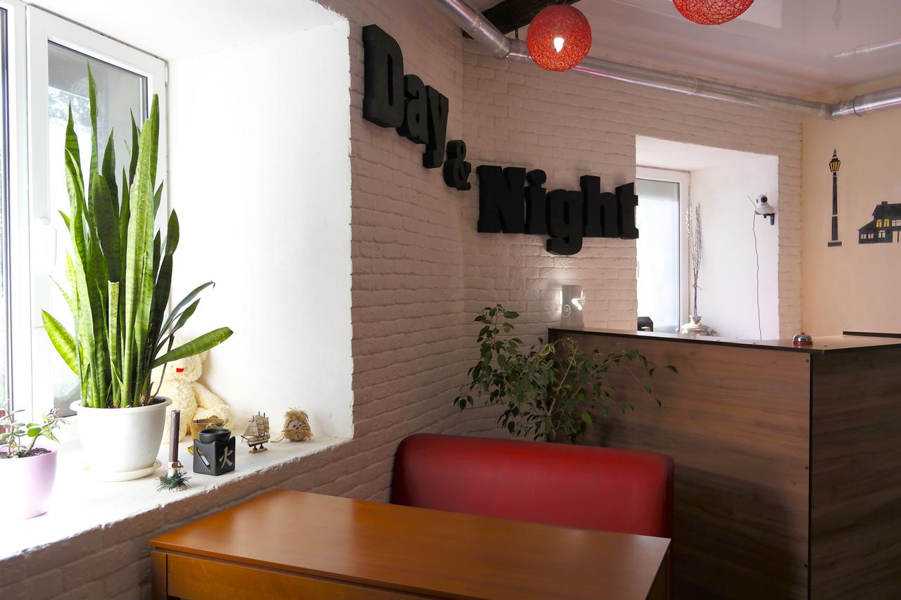 DAY & NIGHT Фото: Booking