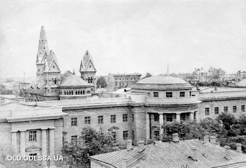 Вид на кирху и Одесский электротехнический институт инженеров связи им. А.С. Попова, 1962 год. Фото: viknaodessa 