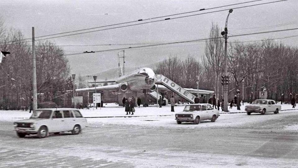 Перекрёсток улиц Космонавтов и Генерала Петрова. 1970-е годы. Фото: Станислав Гр/Facebook