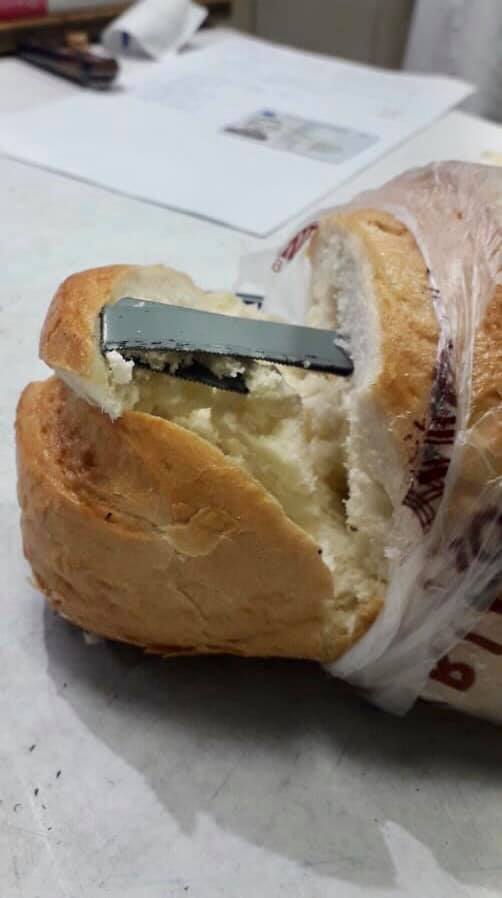 Хлеб с пилой. Фото пресс-службы изолятора