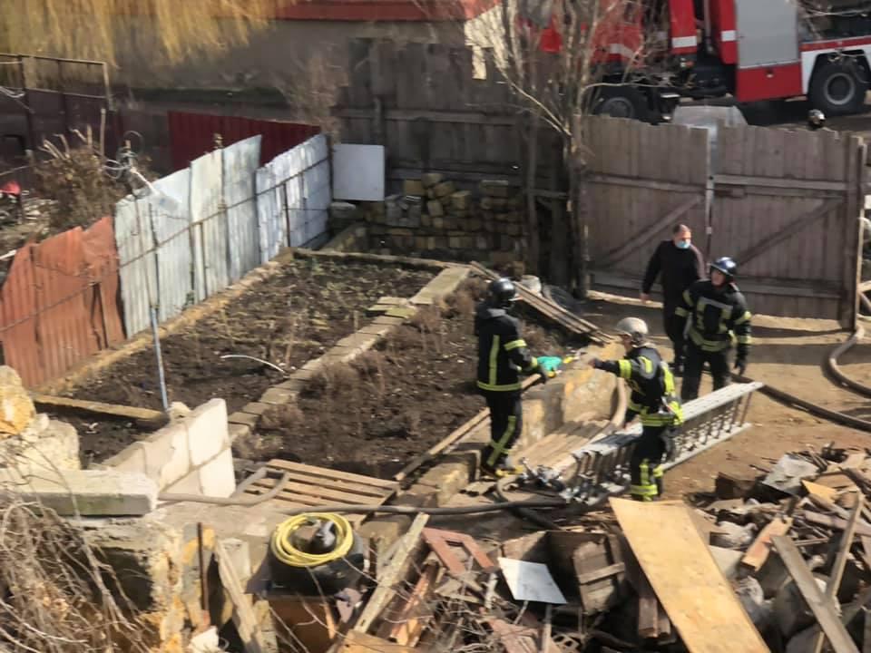 На Слободке загорелся частный дом: пострадал один человек фото 1