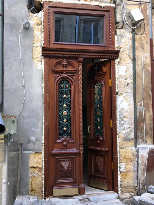 Дверь в Лютеранском переулке. Фото Константин Емельянов