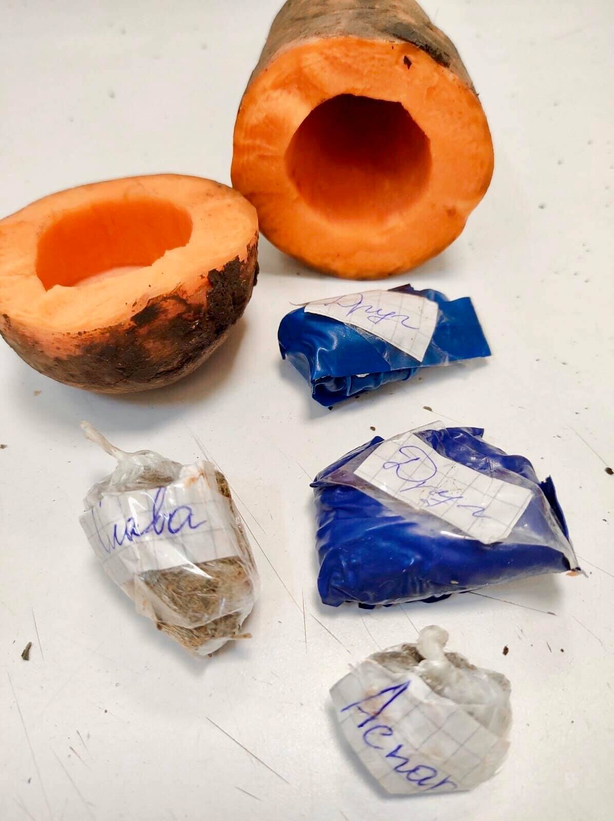 Морковка с наркотиками. Фото: ГУ "Одесский следственный изолятор"