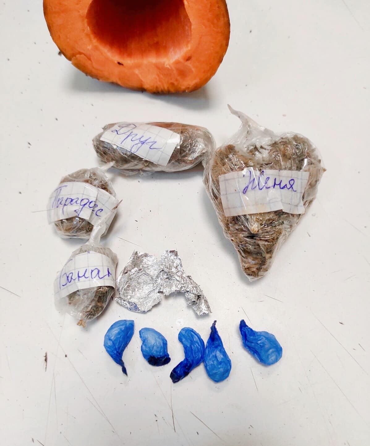 Морковка с наркотиками. Фото: ГУ "Одесский следственный изолятор"