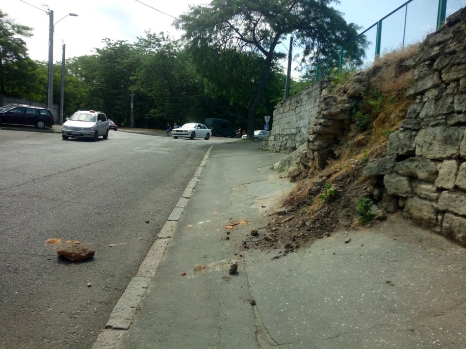 Подпорная стена на Ольгиевском спуске. Фото: горсовет