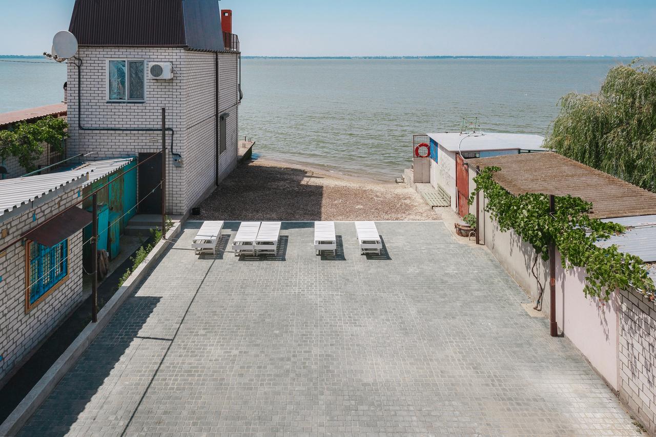 Фото: Комплекс Маяк із власним пляжиком