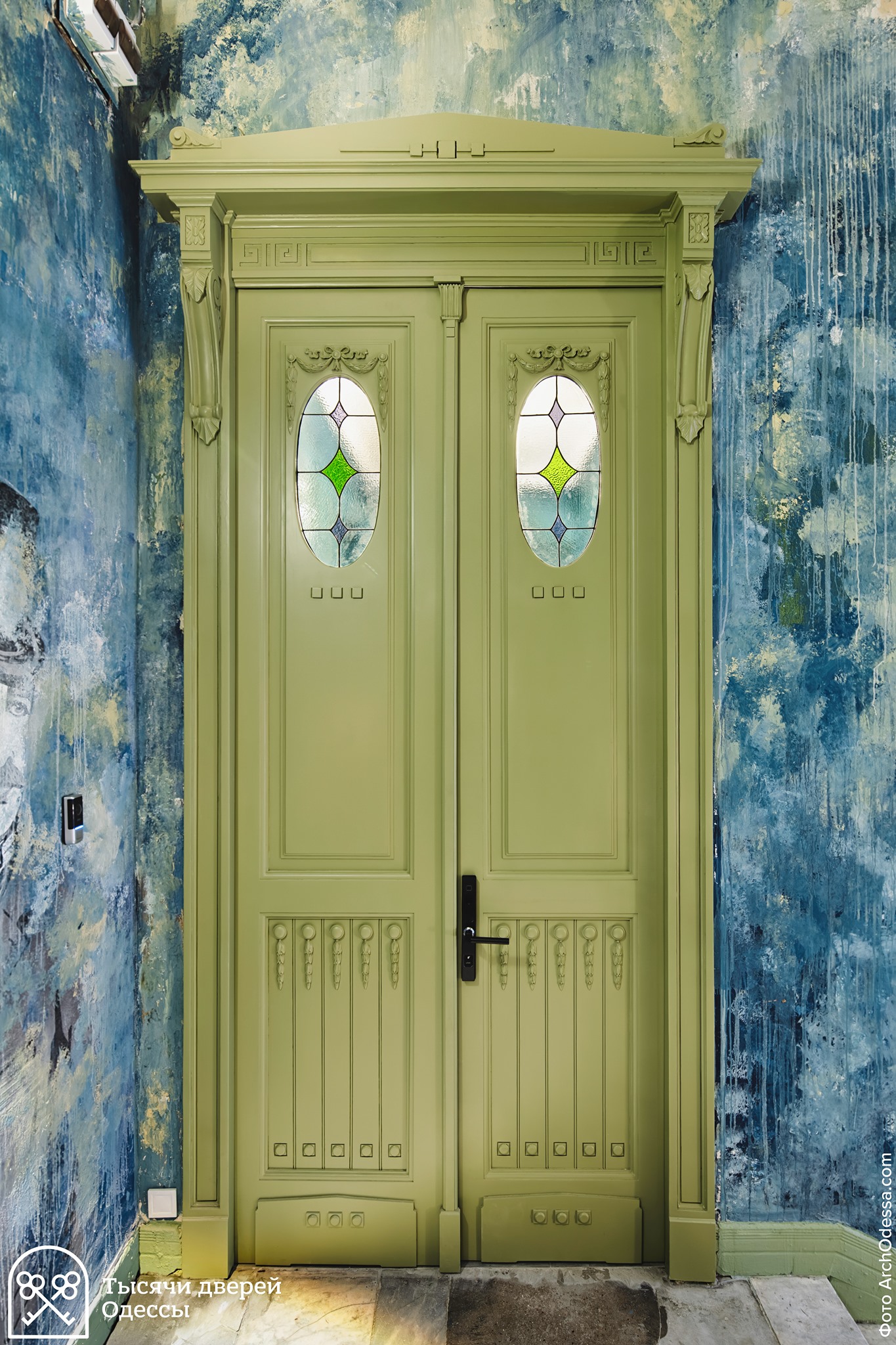 Реставрация двери в Одессе. Фото: Константин Емельянов