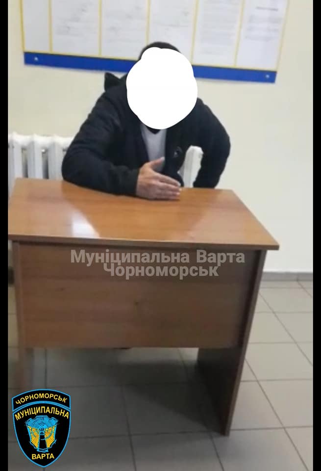 Спаивал ребенка водкой. Фото: Муниципальная варта